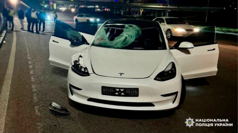 Трагедія на переході в Києві: смертельний наїзд та відповідальність водія Tesla